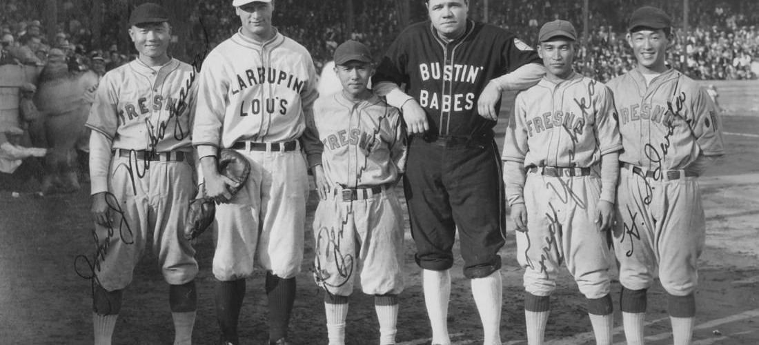 diamonddiplomacy_01_in-oct-1927-babe-ruth-lou-gehrig-played-in-fresno-posing-with-kenichi-zenimura-and-japanese-american-players-during-a-barnstorming-tour.-credit-nisei-baseball-research-project